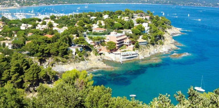 Plage de la région du Golfe de Cavalaire-sur-mer près du camping